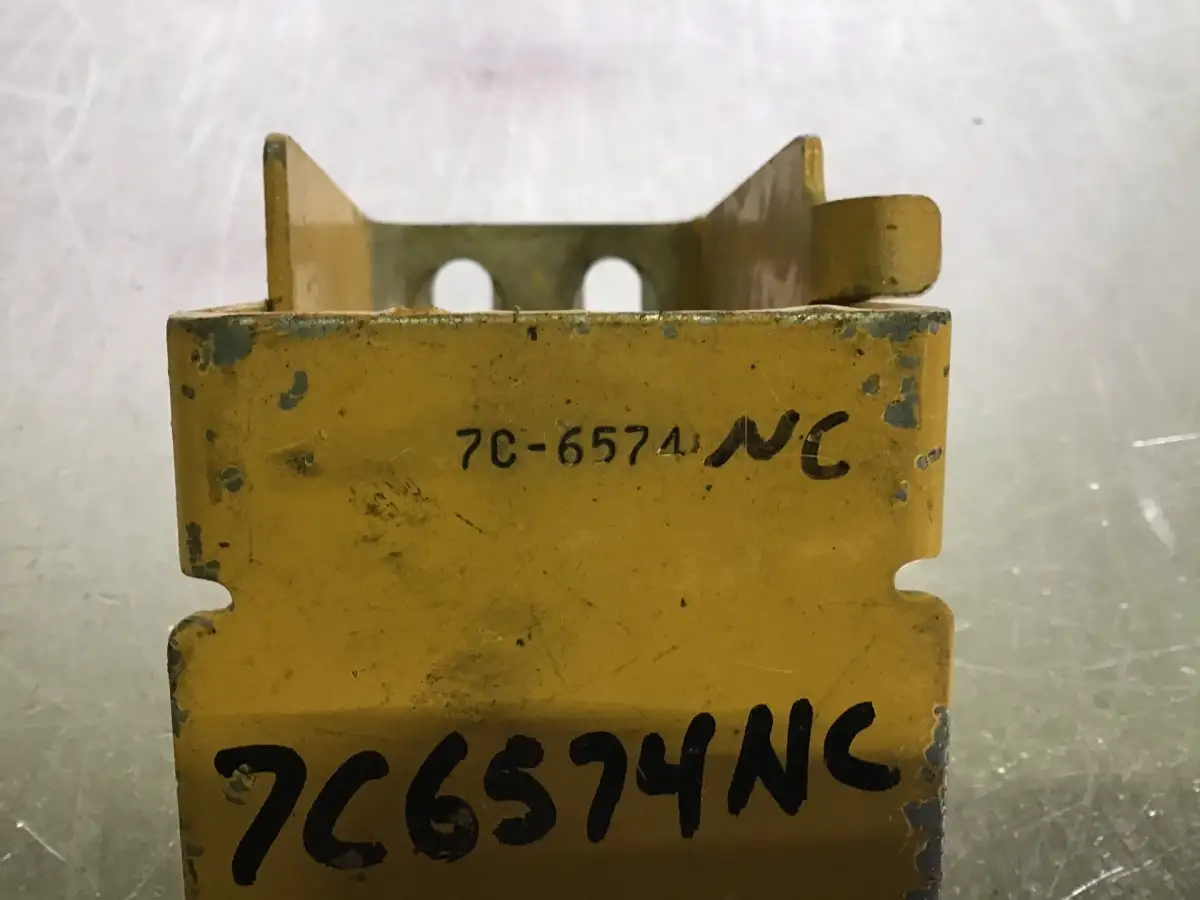 SOPORTE CATERPILLAR 7C6574 USADO - Imagen 2