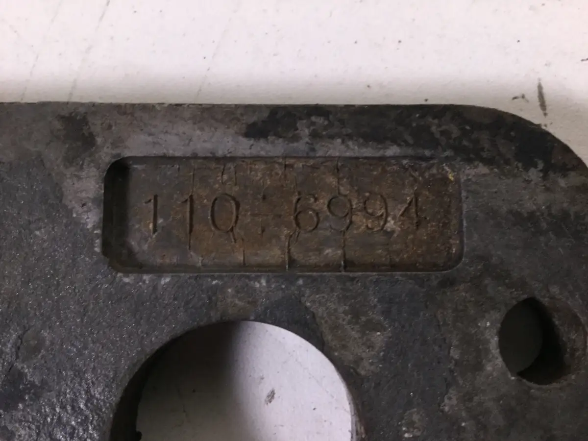 CATERPILLAR PLACA INTERMEDIA CABEZA DE CILINDRO 1106994 USADA - Imagen 2