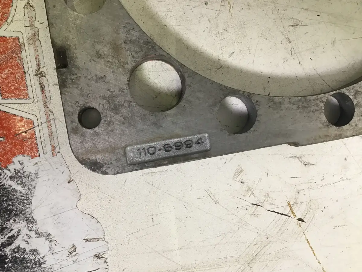 CATERPILLAR INTERMEDIATE PLATE CYLINDER HEAD 1106994 USED - Picture 2