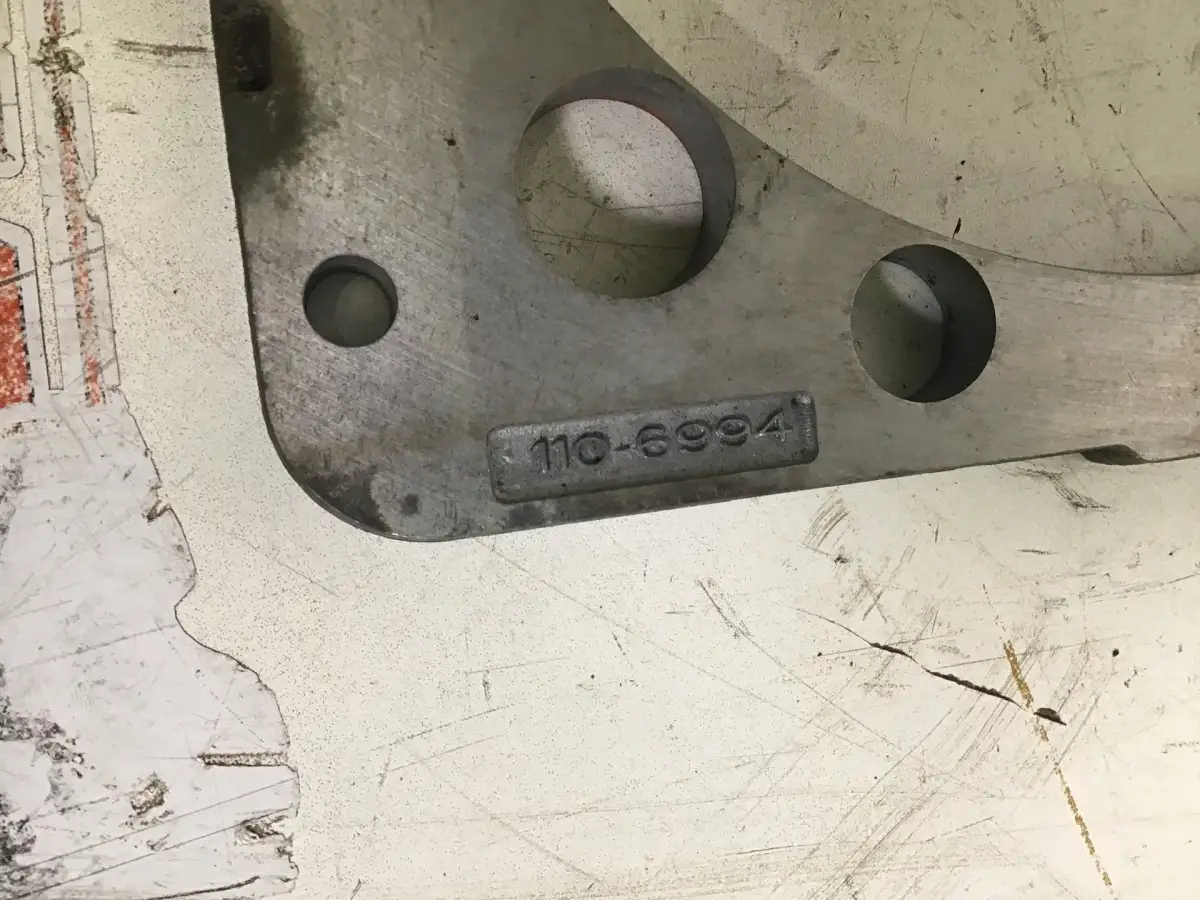 CATERPILLAR PLACA INTERMEDIA CABEZAL 1106994 USADA - Imagen 2