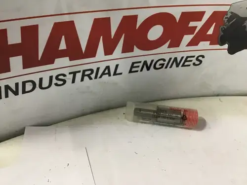 SCANIA EINSPRITZDÜSE 303739 NEU