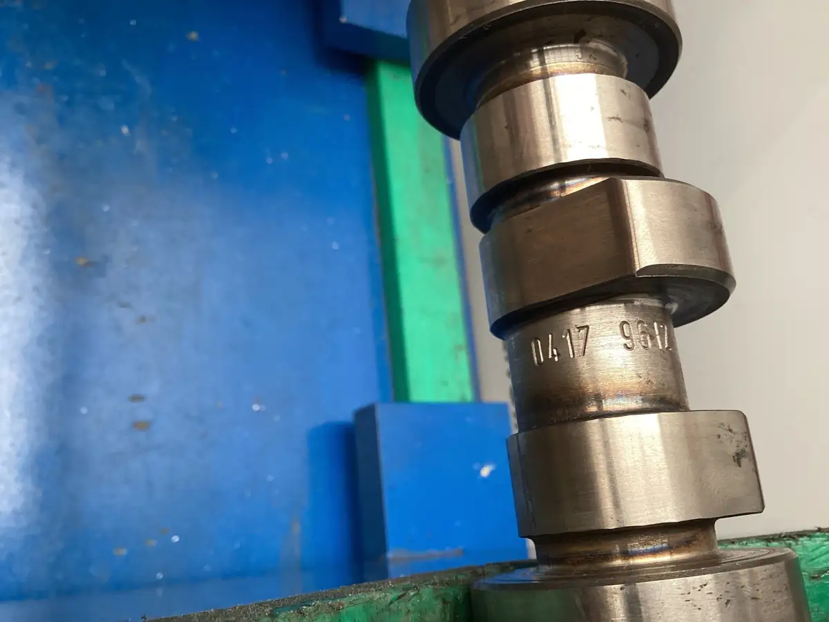 DEUTZ CAMSHAFT 04179612 USED - Picture 3