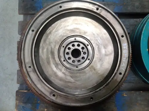 VOLANT DEUTZ DEUTZ BF8M1015C 04227069E D'OCCASION