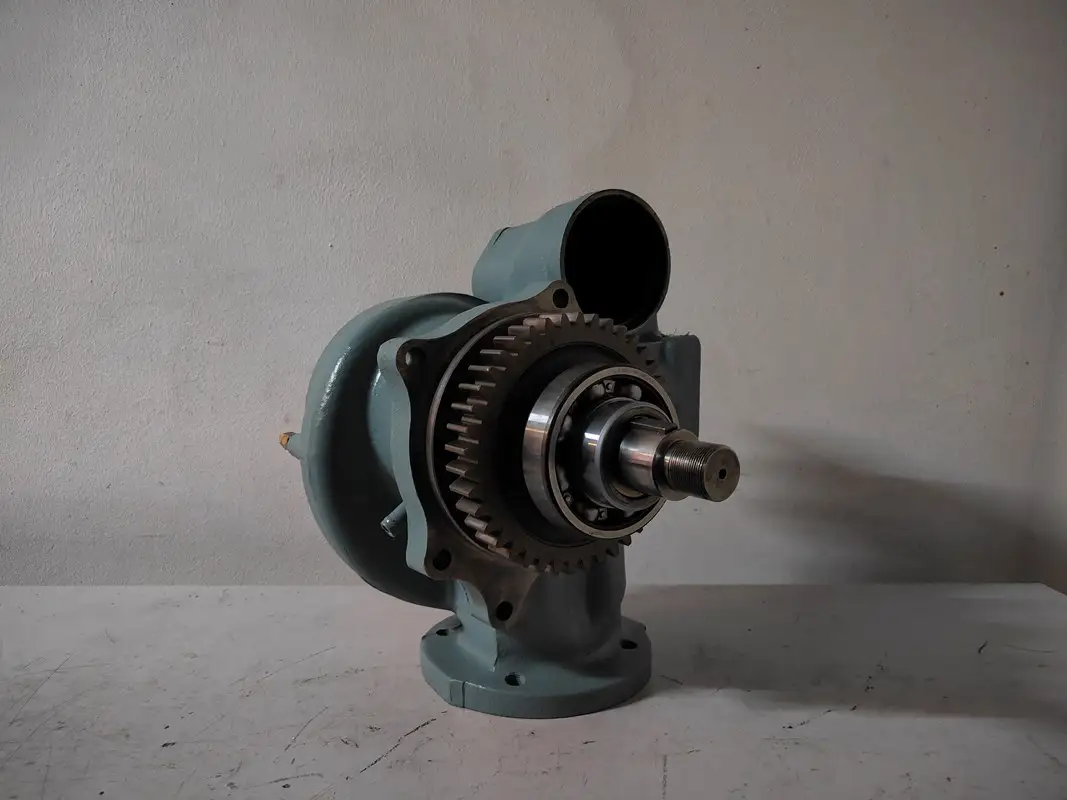 BOMBA DE AGUA MITSUBISHI S12H, S12R, S16R 3774540011 REPARADA - Imagen 3