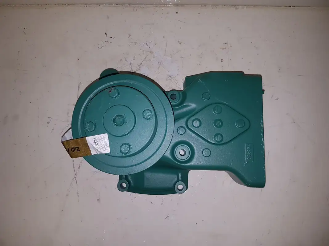 POMPE À EAUX VOLVO 3803213 RECONSTRUITE - Image 2