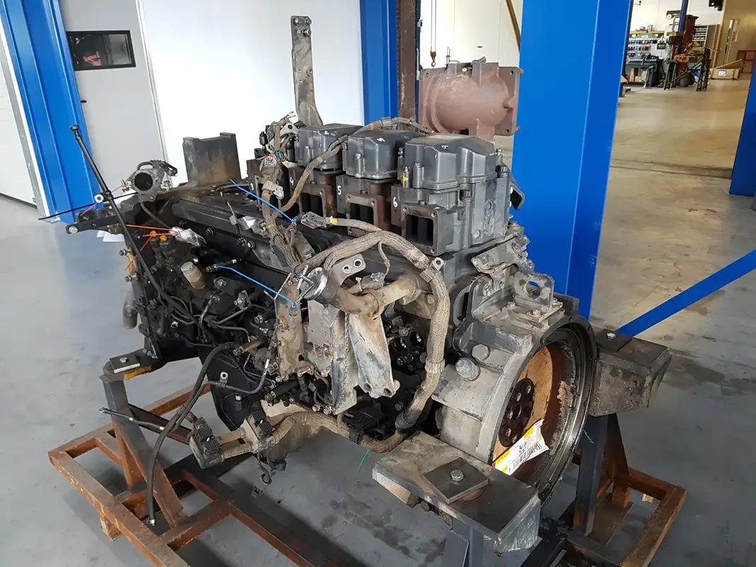 KOMATSU SAA6D140E-6 MOTEUR COEUR POUR PIÈCES - Image 2