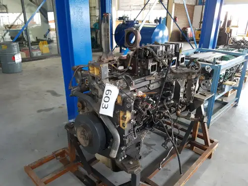KOMATSU SAA6D140E-6 KERNMOTOR FÜR TEILE – Vorschaubild 4