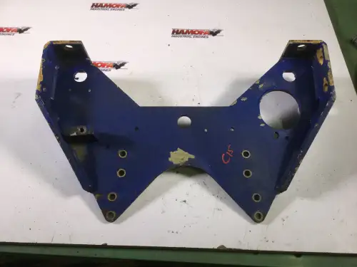 КРОНШТЕЙН ДЛЯ ДВИГАТЕЛЯ CATERPILLAR 7N9077 Б/У - Миниатюра 2