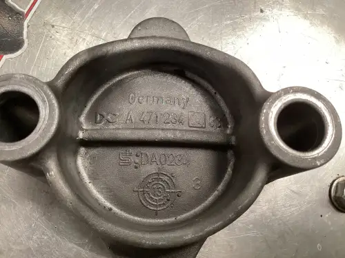MERCEDES VALVE COVER A4712340433 USED - Thumb image 2