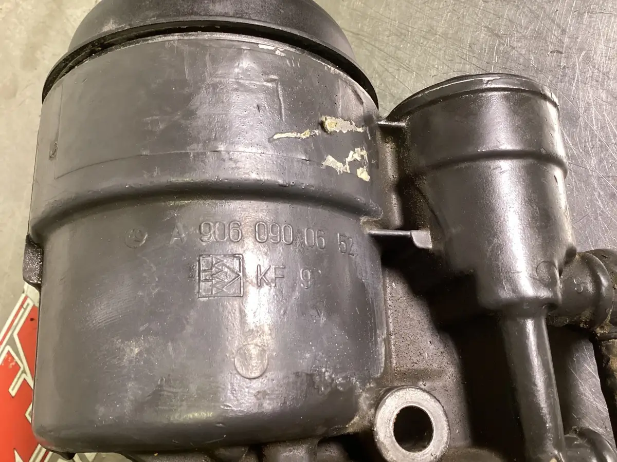 MERCEDES CARCASA DEL FILTRO DE COMBUSTIBLE A9060900652 USADA - Imagen 2