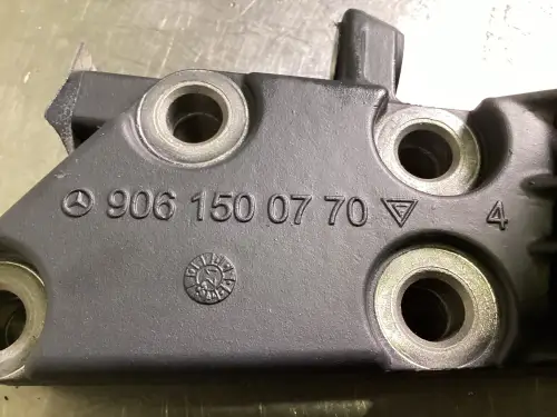 MERCEDES A 906 150 07 70 D'HAUT - Miniature 2