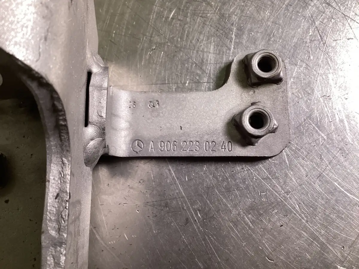 MERCEDES A 906 223 02 40 GEBRAUCHT – Bild 2