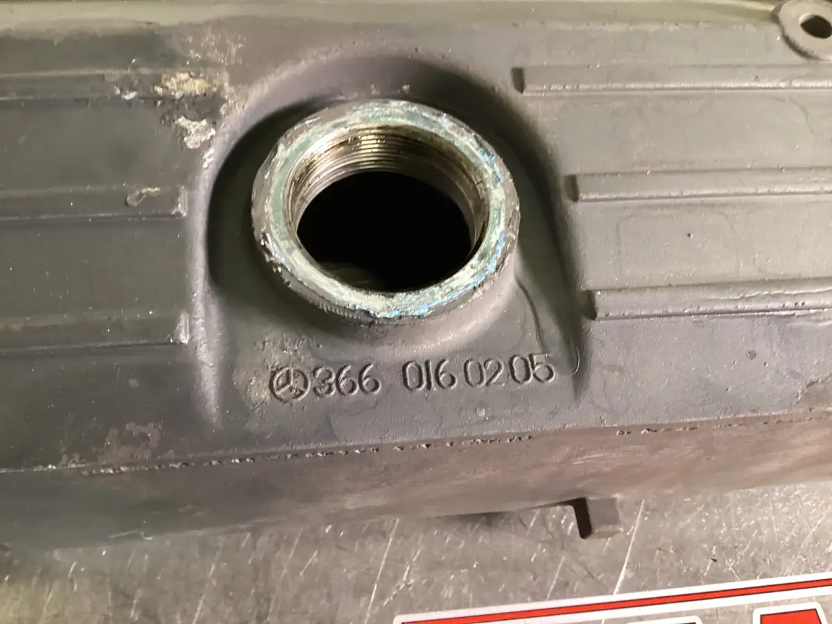 MERCEDES VALVE COVER A3660160205 USED - Picture 2