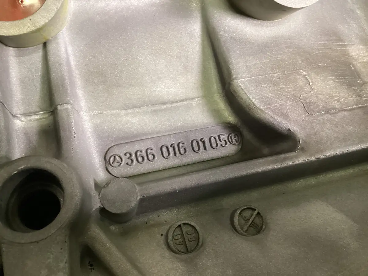 MERCEDES VALVE COVER A3660160105 USED - Picture 2