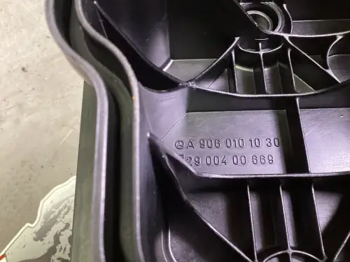 MERCEDES ZYLINDERDECKEL A9060101030 GEBRAUCHT – Vorschaubild 2