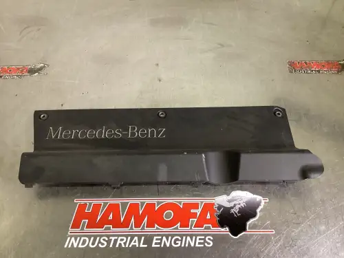 MERCEDES TAPA DE MOTOR A4600100190 USADA