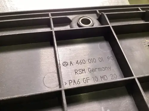 MERCEDES ENGINE COVER A4600100190 USED - Thumb image 2