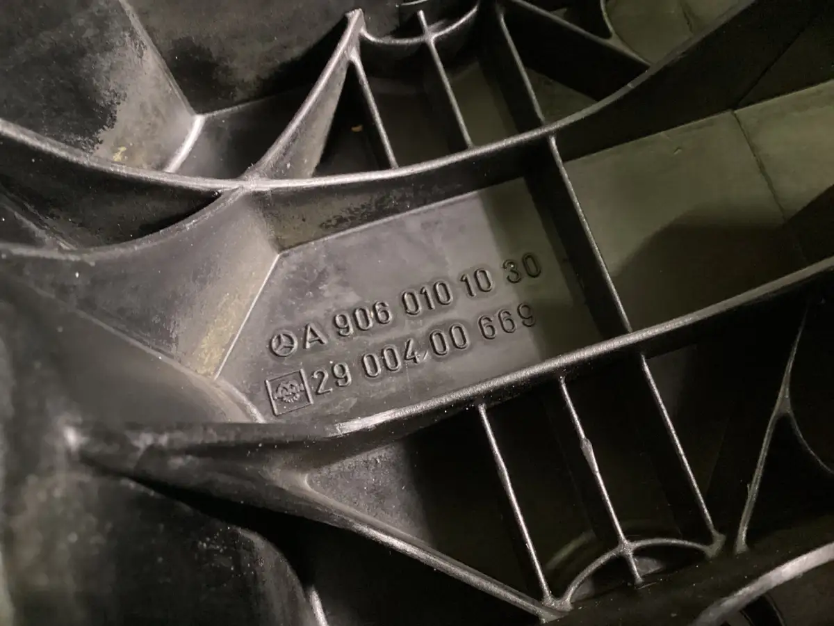 MERCEDES ZYLINDERDECKEL A9060101030 GEBRAUCHT – Bild 2