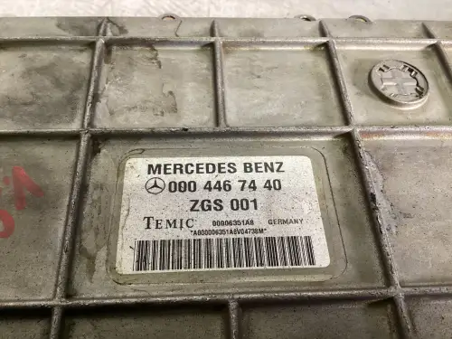 MERCEDES A 000 446 74 40 UTILISÉ - Miniature 2
