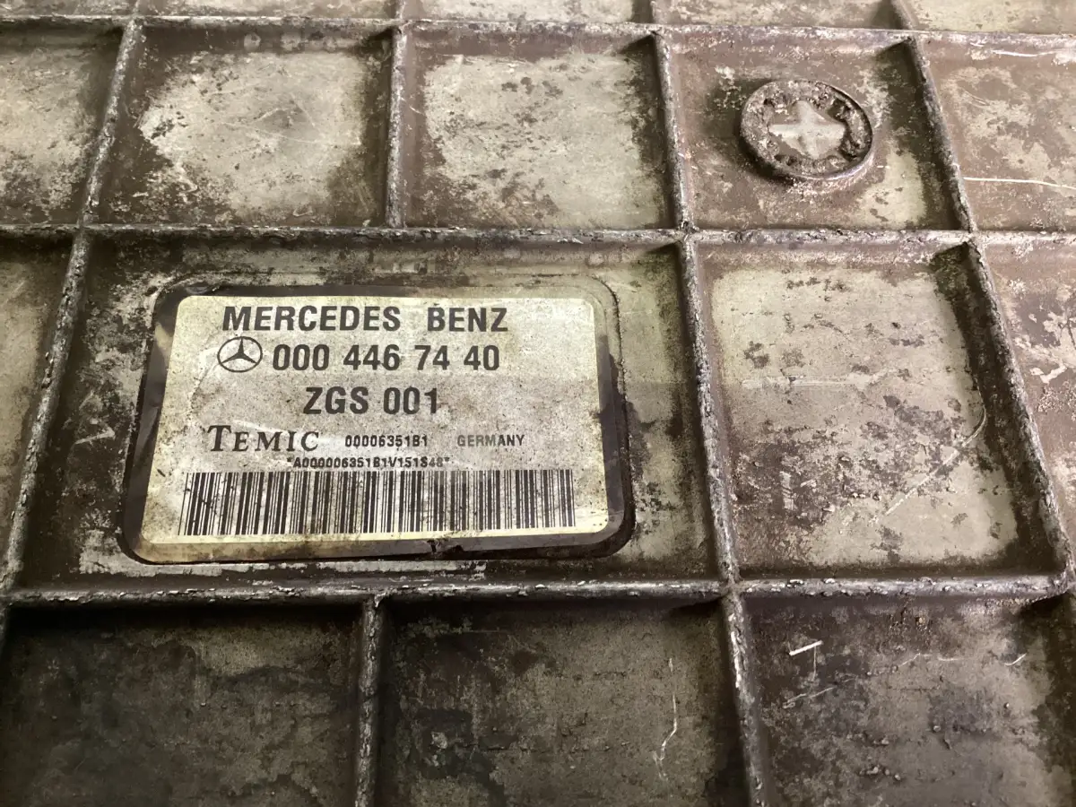 MERCEDES A 000 446 74 40 UTILISÉ - Image 2