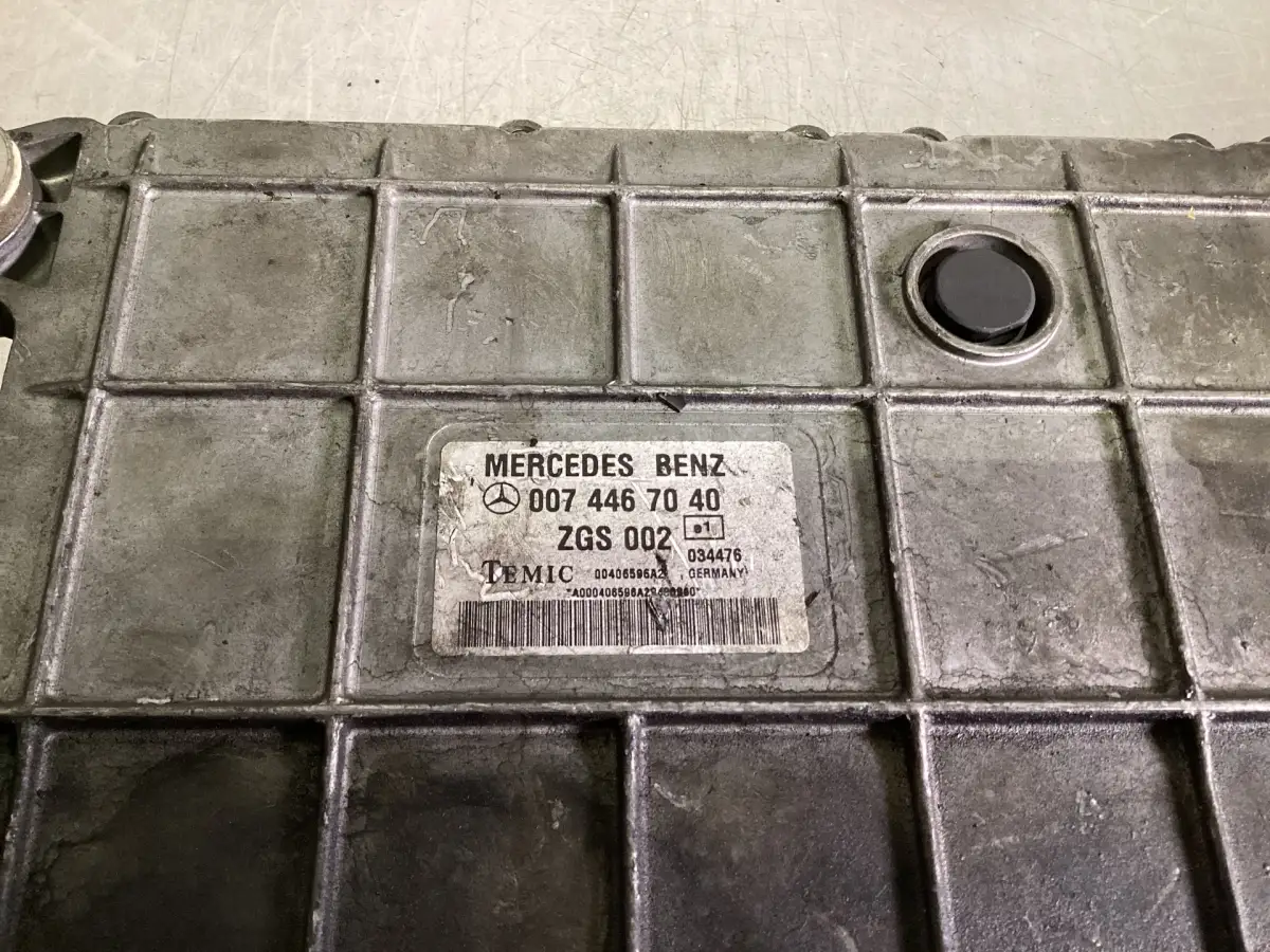 MERCEDES MOTOR COMPUTER (ECU) A0074467040 USED - Picture 2