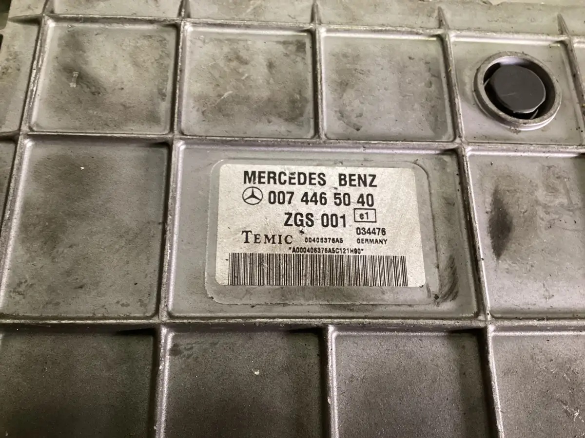 MERCEDES A 007 446 50 40 UTILISÉ - Image 2