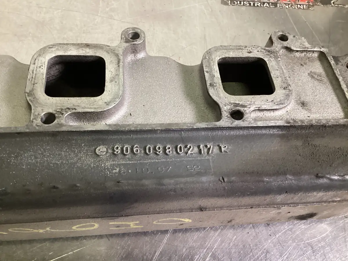 MERCEDES A 906 098 02 17 USED - Picture 2