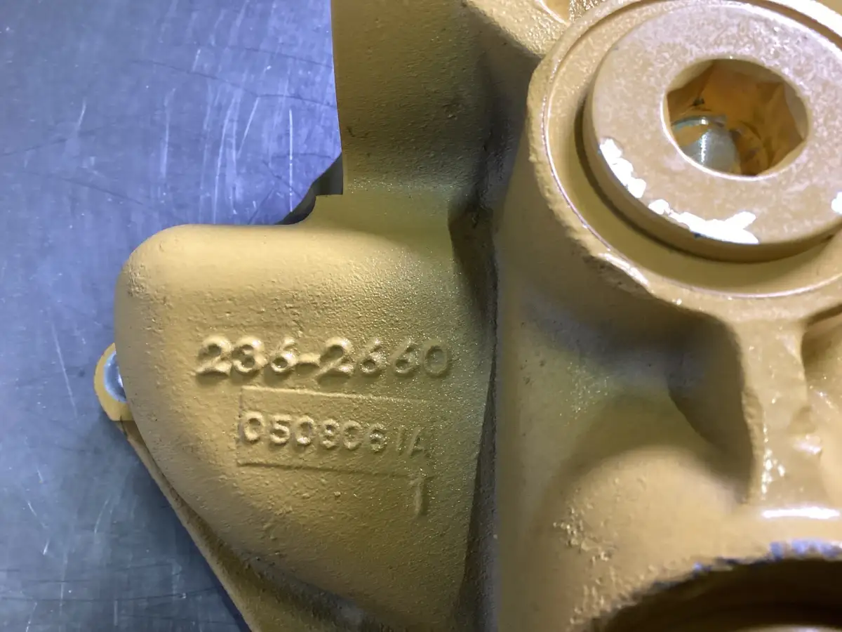 CATERPILLAR КОРПУС ОХЛАДИТЕЛЯ МАСЛА 2362660 Б/У - Фото 2