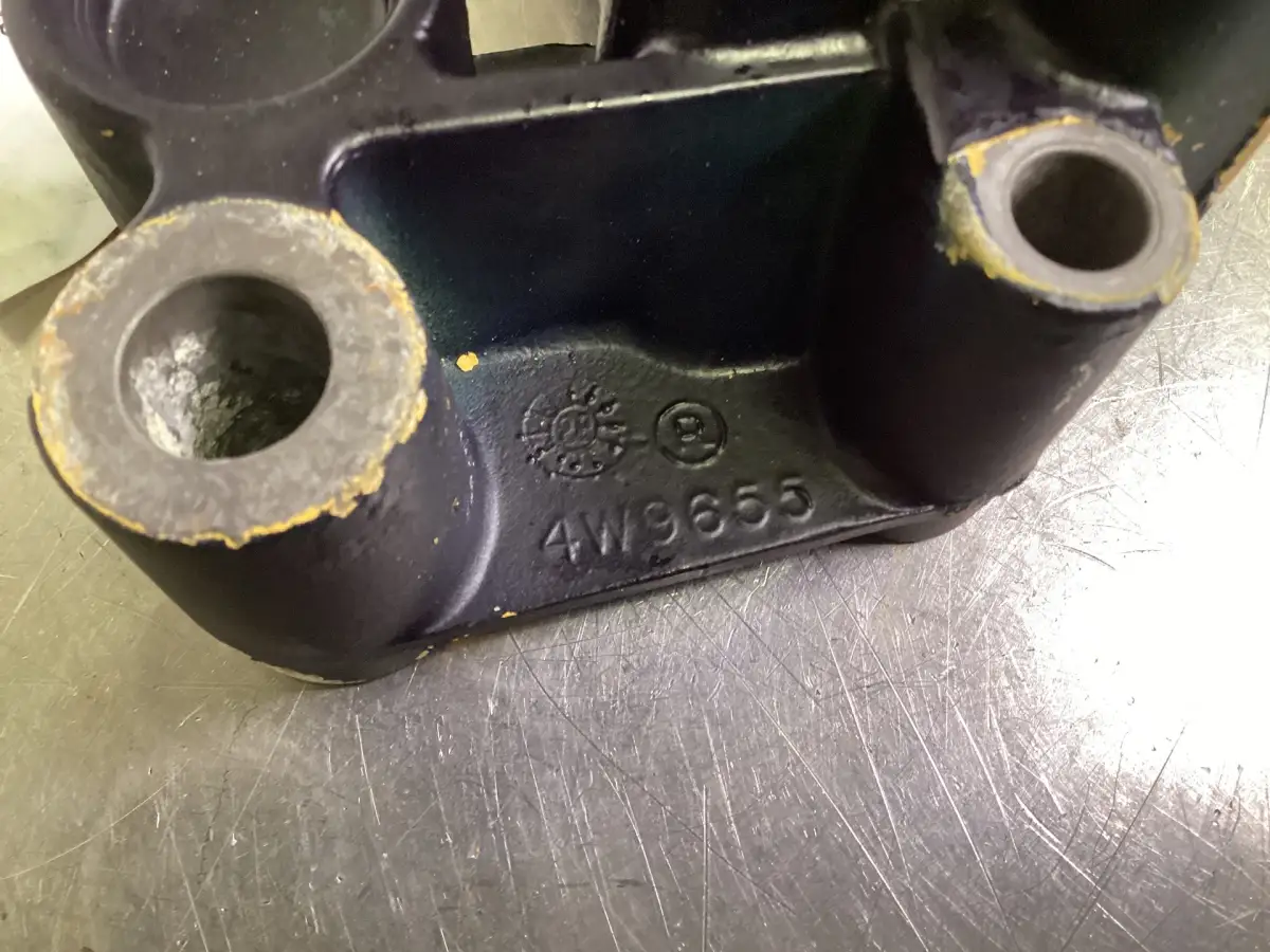 CATERPILLAR OIL INJECTION PIECE 4W9655 USED - Picture 2