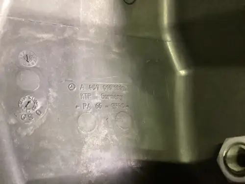 MERCEDES VALVE COVER A4570100930 USED - Thumb image 2