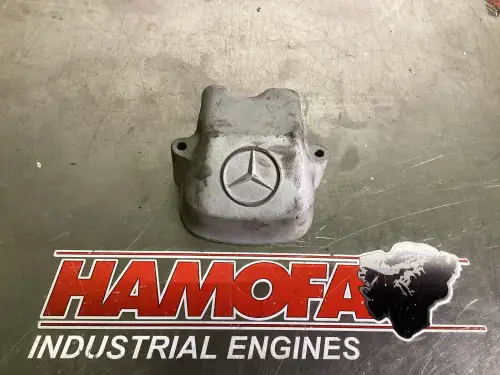 TAPA DE VÁLVULA MERCEDES A4420160505 USADA