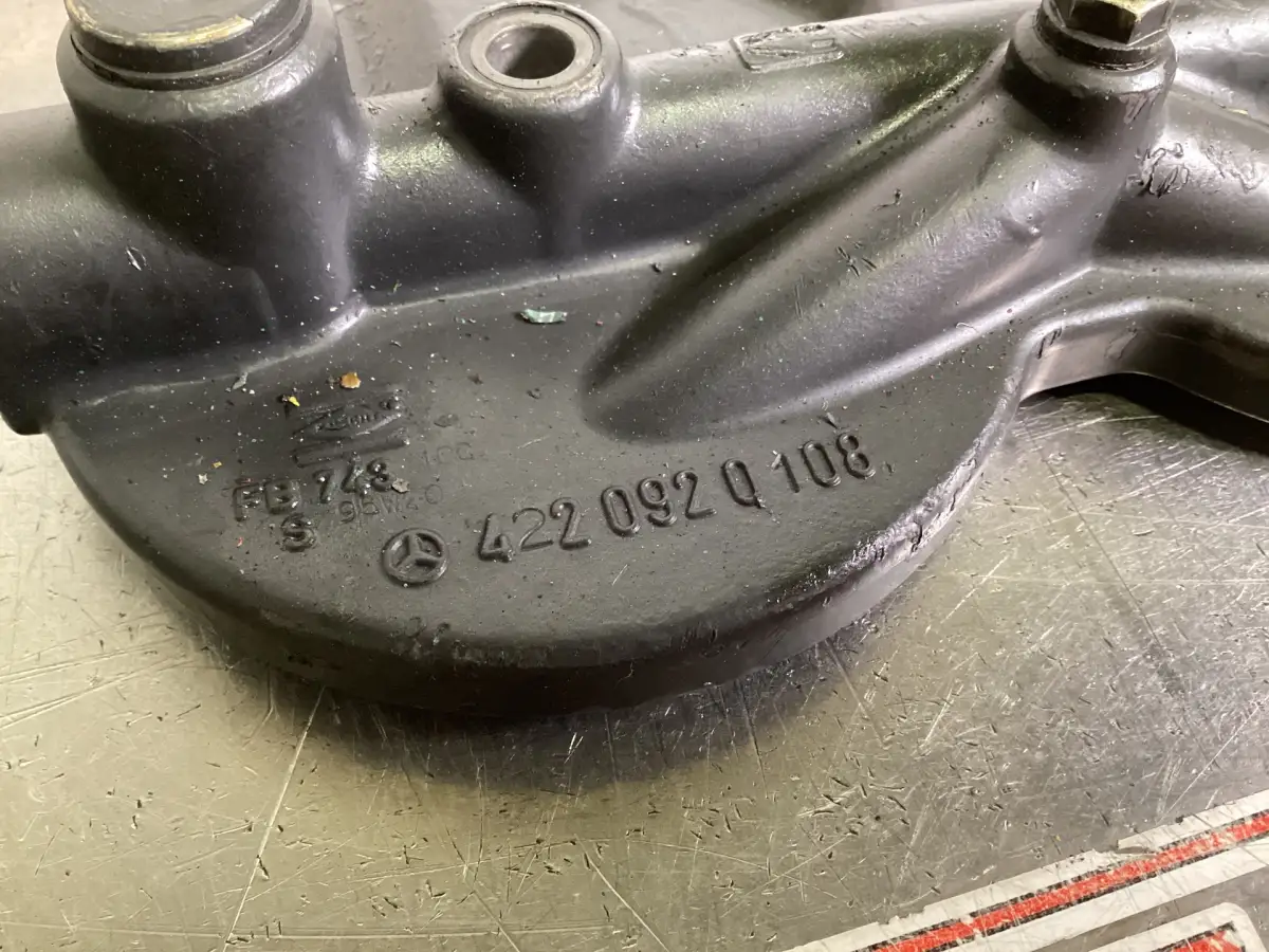 MERCEDES CARCASA DEL FILTRO DE COMBUSTIBLE A4220920108 USADO - Imagen 2