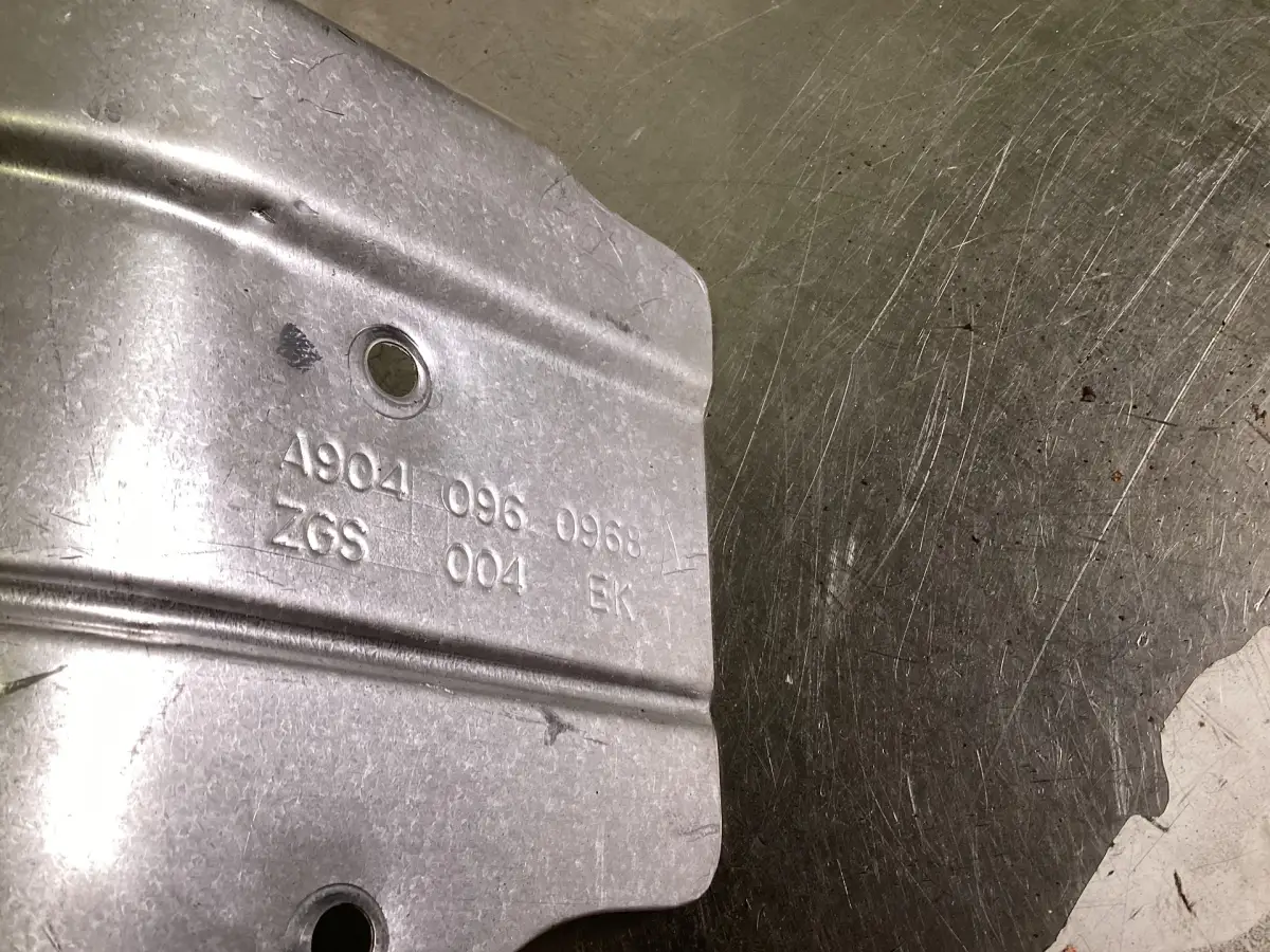 MERCEDES A 904 096 09 68 UTILISÉ - Image 2
