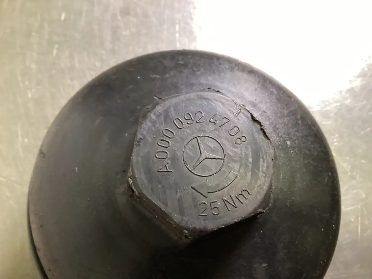 CABEZAL DE FILTRO MERCEDES A0000924708 USADO - Imagen 2