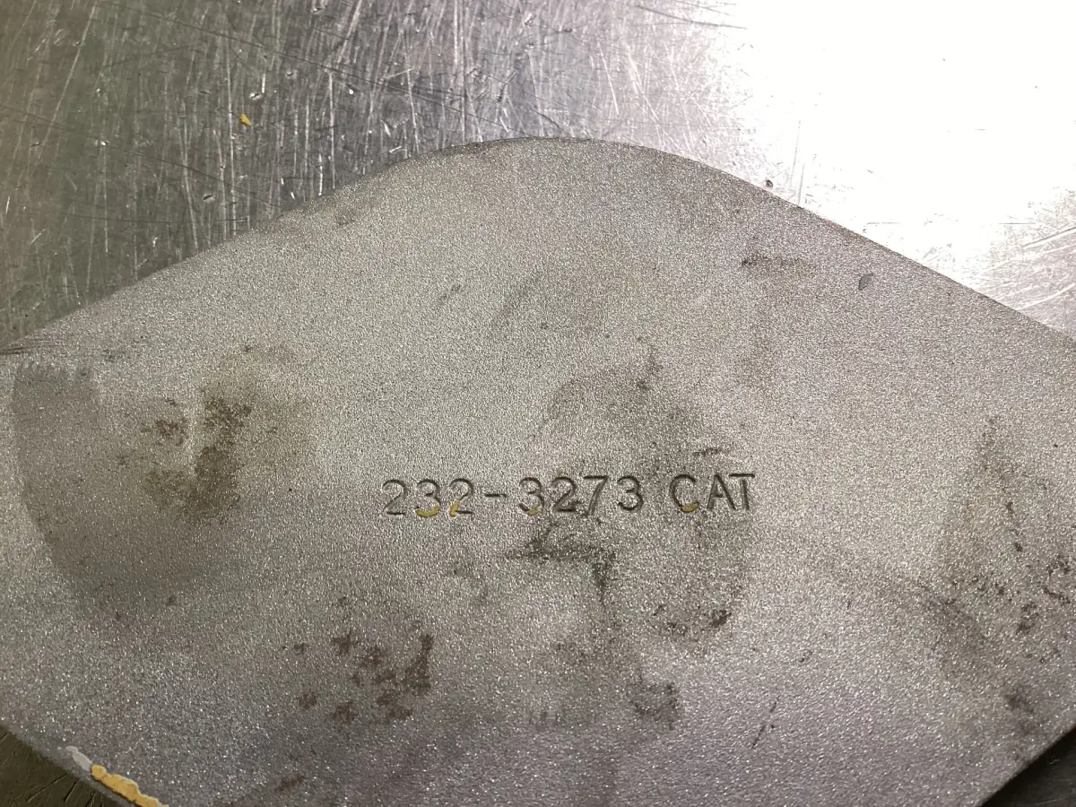 CATERPILLAR PLAQUE DE COUVERTURE 2323273 UTILISÉE - Image 2
