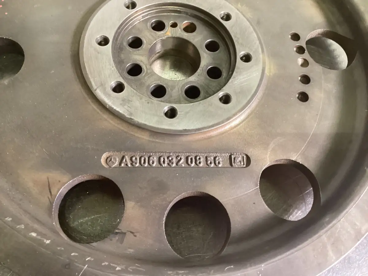 MERCEDES SCHWUNGRAD A9260300305 GEBRAUCHT – Bild 2