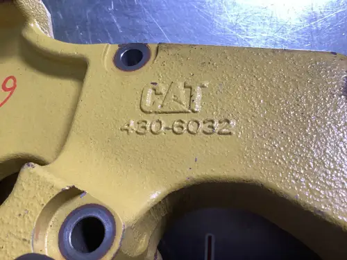 КРЕПЛЕНИЕ АЛЬТЕРНАТОРА CATERPILLAR 4306032 Б/У - Миниатюра 2