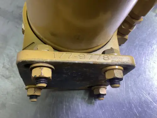CATERPILLAR KRAFTSTOFFFILTERGEHÄUSE 1779778 GEBRAUCHT – Vorschaubild 3