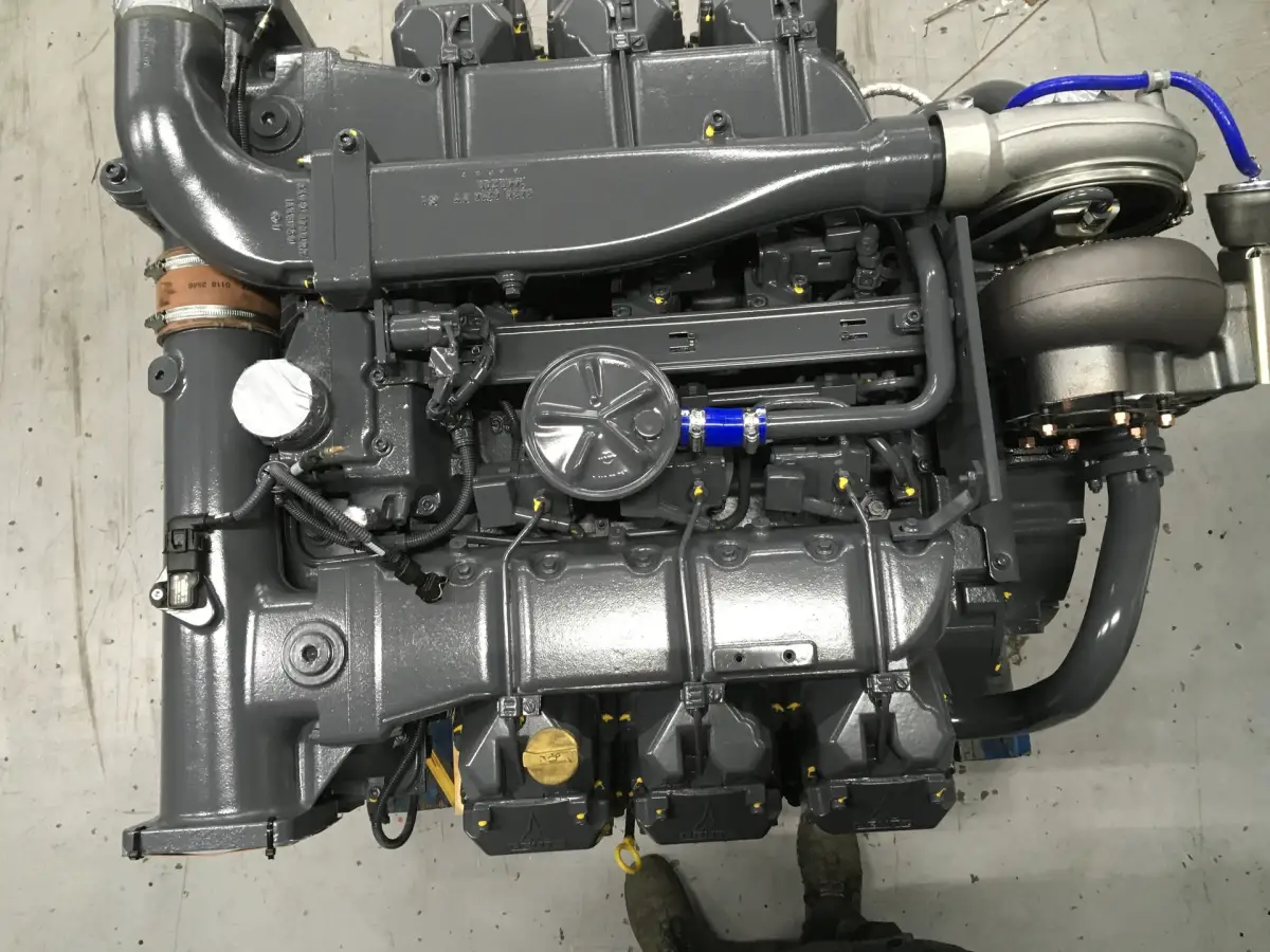 ВОССТАНОВЛЕННЫЙ ДВИГАТЕЛЬ DEUTZ TCD2015 V6 M - Фото 2